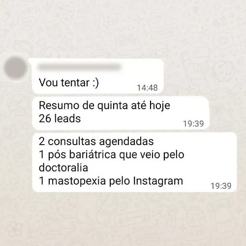 Print de WhatsApp: cirurgiã relata 26 leads de quinta até hoje e 2 consultas agendadas, uma pós-bariátrica pelo Doctoralia e uma mastopexia pelo Instagram.